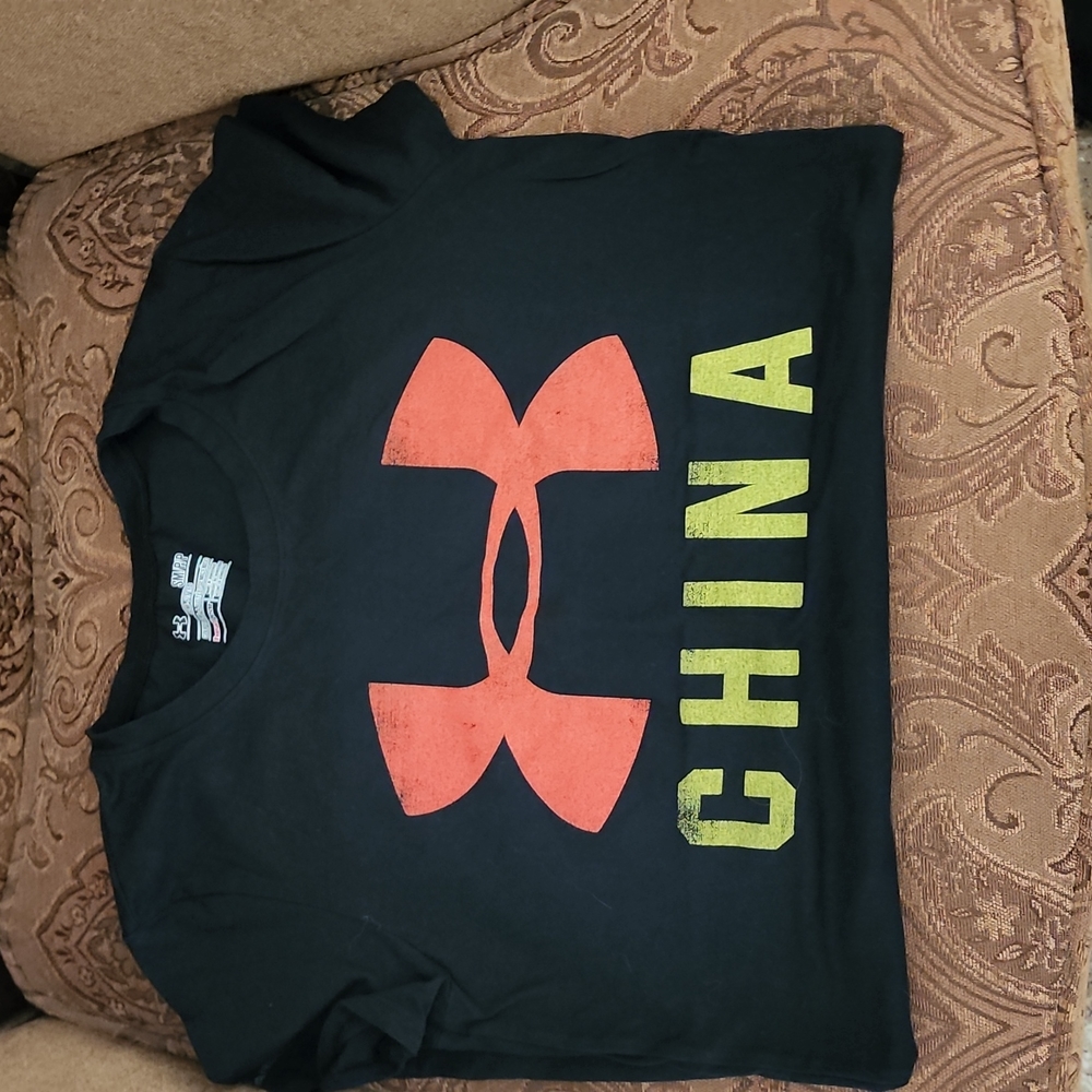 Women's small under armor t-shirt
